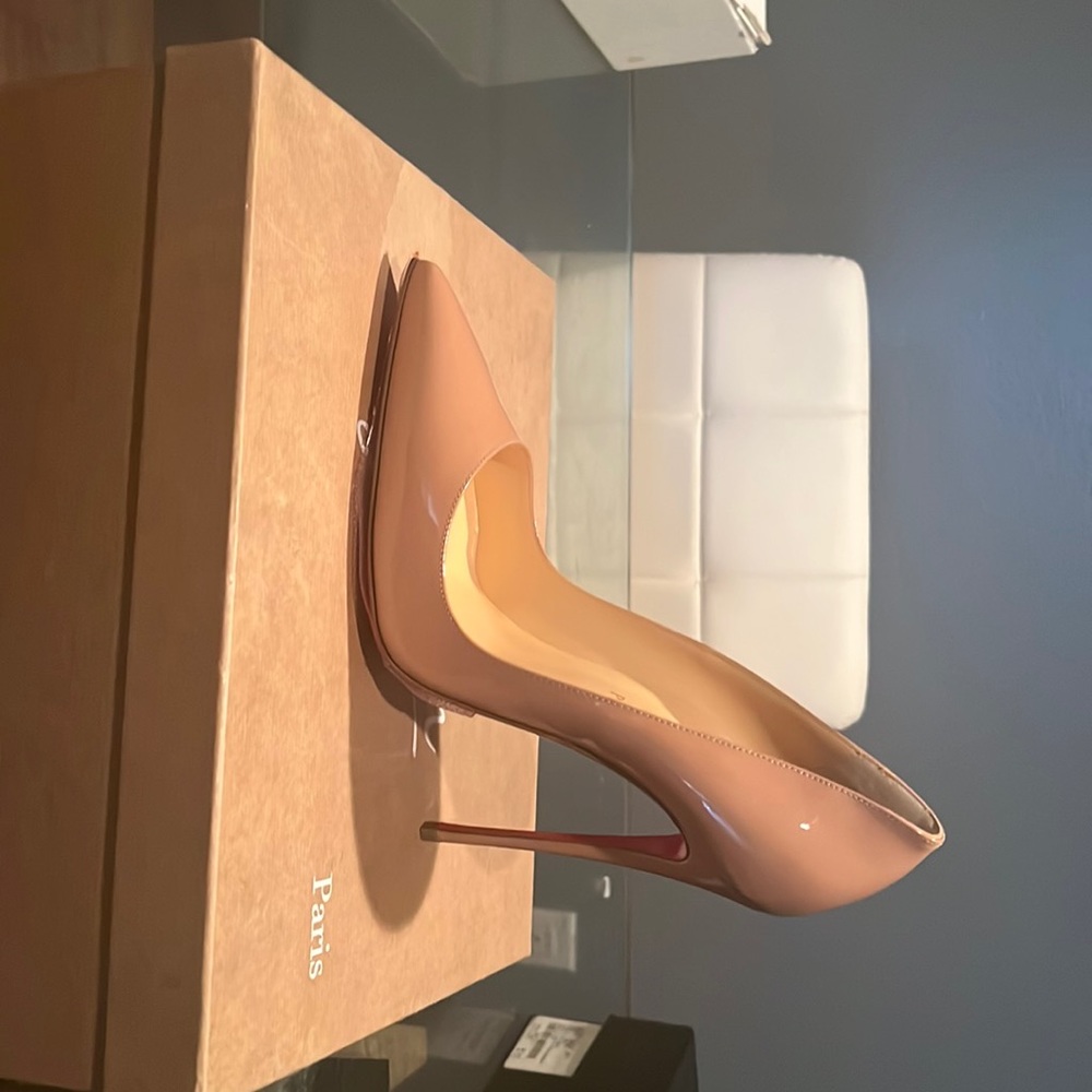 Nude pump
